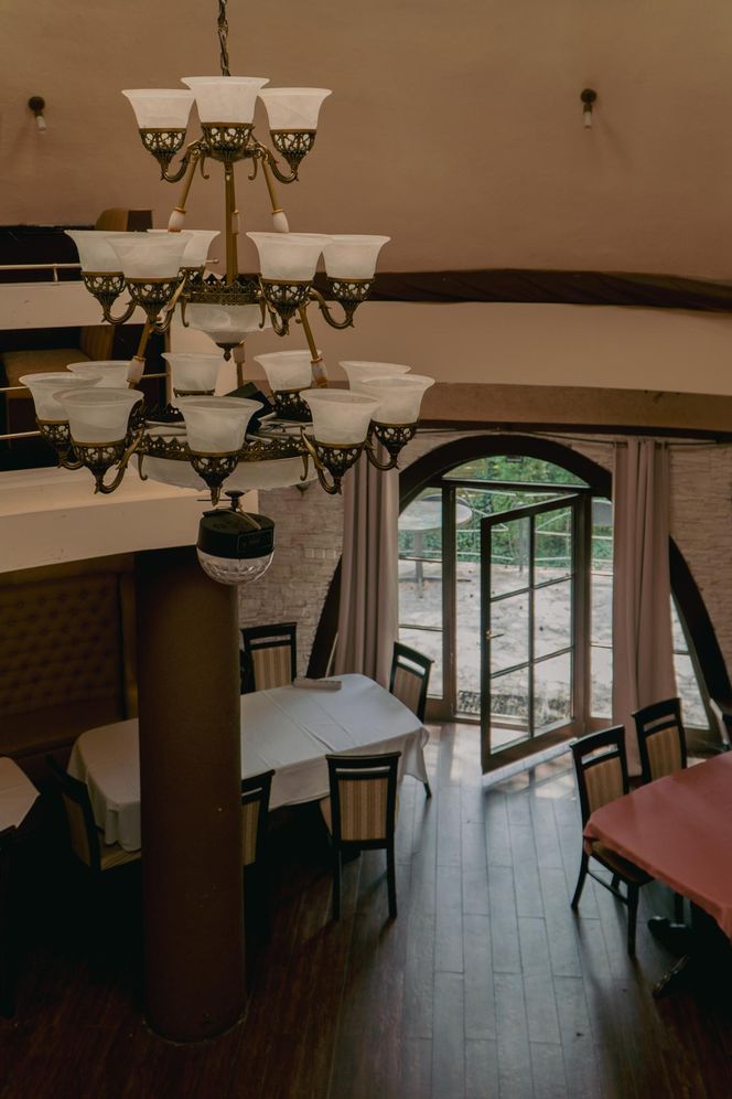 Dom Igloo w Aninie czyli część hotelu "Noclegi Ufo"