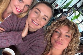 Przyjaciółki, 26 sezon. Inga (Małgorzata Socha), Patrycja (Joanna Liszowska) Anka (Magdalena Stużyńska)