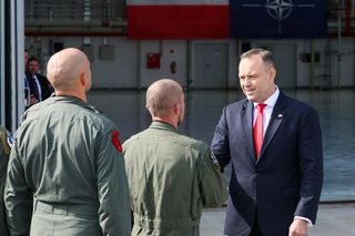 Wizyta prezydenta RP Karola Nawrockiego w 31. Bazie Lotnictwa Taktycznego w Krzesinach