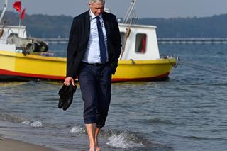 Paweł Poncyljusz na plaży w Sopocie