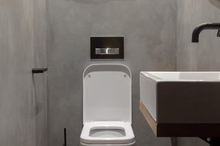 Jak urządzić małą toaletę? Bardzo małe WC w bloku - nowoczesne aranżacje