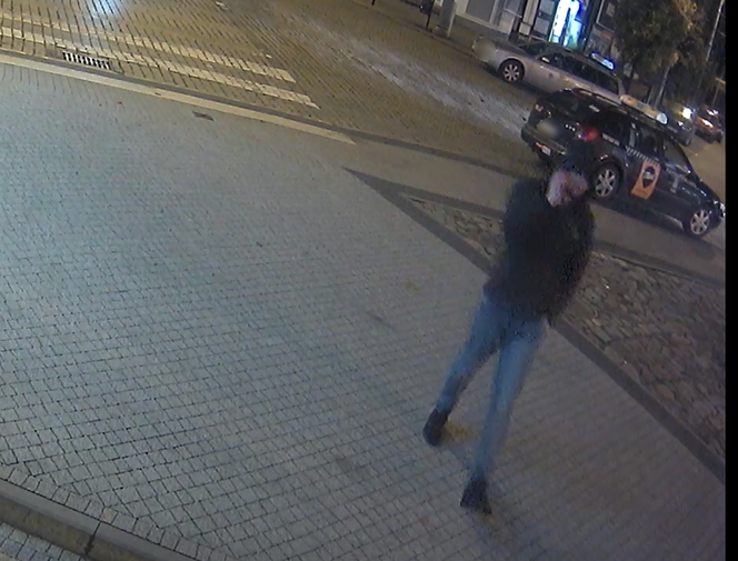 pobił na ulicy 21latka po którym późnij przejechało auto