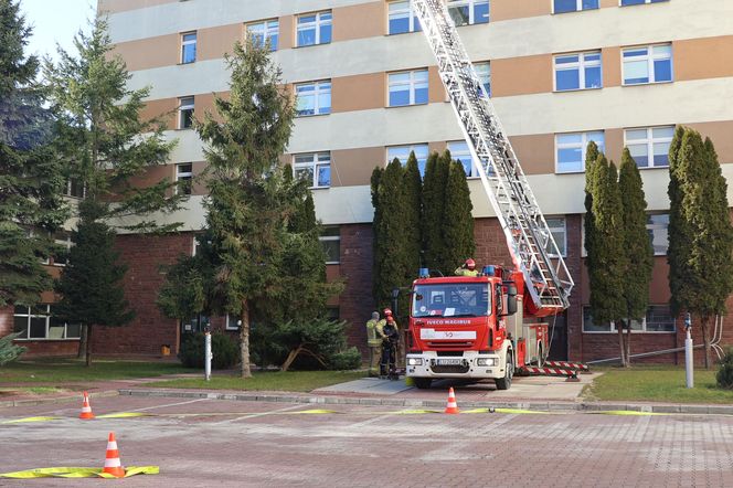 Strażacy z woj. lubelskiego odwiedzili pacjentów Uniwersyteckiego Szpitala Dziecięcego w Lublinie