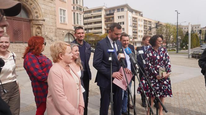 Wybory samorządowe 2024. Robert Szewczyk w drugiej turze wyborów na prezydenta Olsztyna. Mamy komentarz!