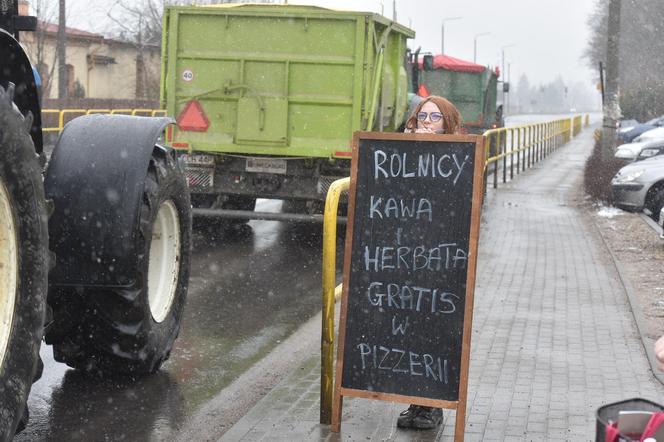 Tak wygląda protest rolników na ulicach Torunia. "Działamy w interesie wszystkich". Mamy zdjęcia i film