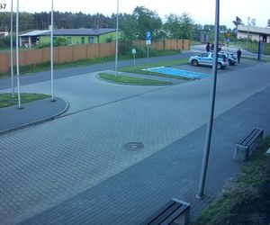 Poddębice. Wóz konny na parkingu komendy. Kierowca nietrzeźwy i z dożywotnim zakazem [ZDJĘCIA]. 
