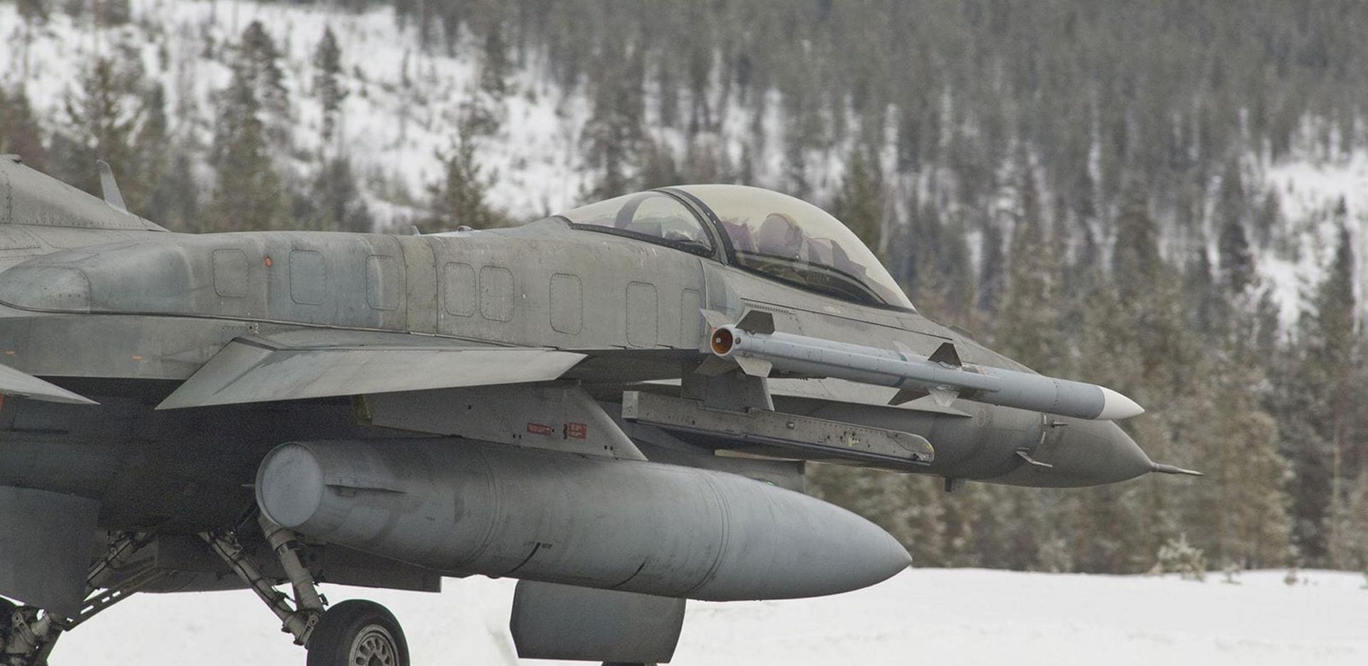 AIM 120 AMRAAM
