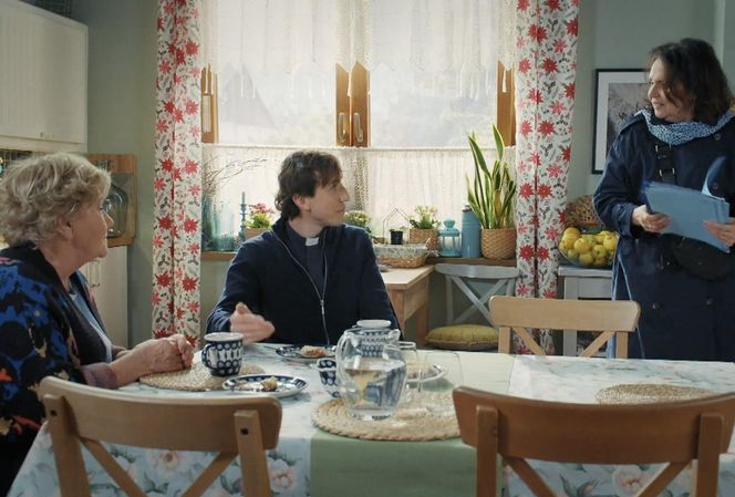 M jak miłość, odcinek 1851: ksiądz Grzegorz (Paweł Janyst), Barbara (Teresa Lipowska), Marysia (Małgorzata Pieńkowska)