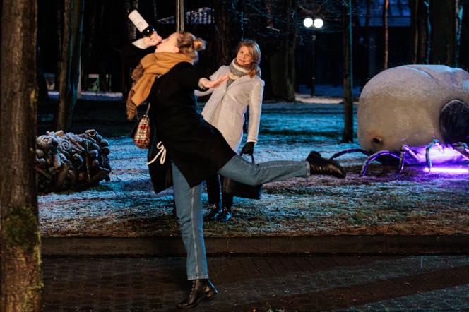 Na Wspólnej odc. 3457. Daria (Patrycja Topajew), Paulina (Marta Walesiak)