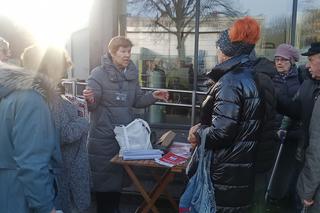 Opaski dla seniorów rozdane w kilkanaście minut