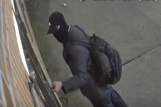  Złodziej w garniturze i kominiarce obrabował świątynię w Nowym Jorku