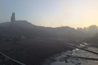 Ogromny pożar na terenie zakładu recyklingu odpadów w Rawiczu