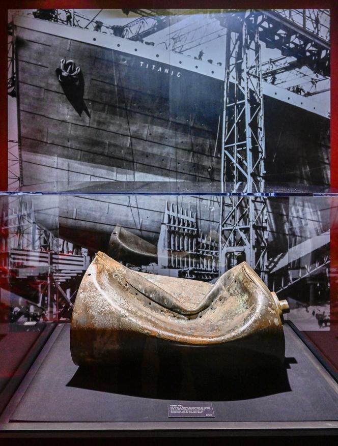 Ta wystawa pokazuje ponad 200 pamiątek z Titanica. Pokazano je w Szwecji