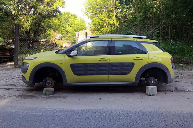 Rozkradziony Citroen C4 Cactus