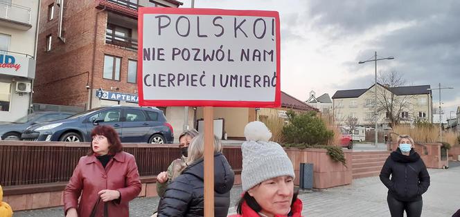 Ani jednej więcej. PROTEST w Starachowicach po śmierci 30-letniej kobiety