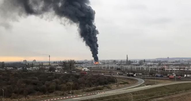 Potężny pożar zabytkowej hali w Gdańsku. Wielka chmura dymu w mieście