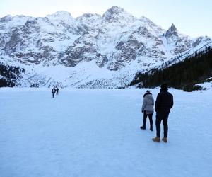 Selekcja naturalna. Internauci bezlitośni dla ludzi, którzy wchodzą na  na Morskie Oko w czasie odwilży