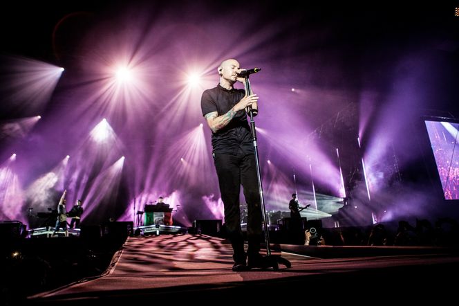 Mało brakowało, a klasyk Linkin Park nie ujrzałby światła dziennego?! Jego fanem rzekomo nie był Chester Bennington