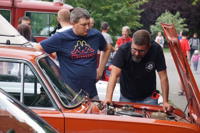 Bydgoskie Klasyki Nocą. Perełki motoryzacji zachwyciły bydgoszczan [ZDJĘCIA]