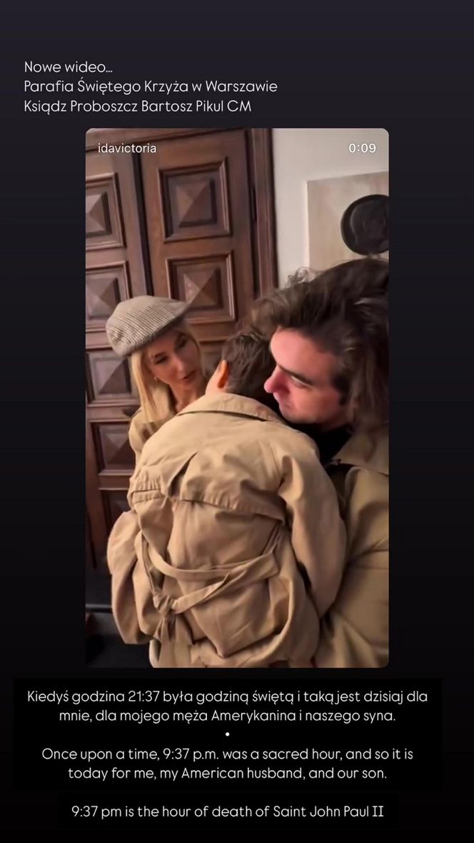 Ida Nowakowska relacjonuje wizytę w kościele. Smutna, poważna mina