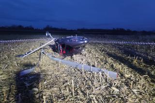 Wiatrakowiec przewrócił się podczas startu. Leżał kołami do góry