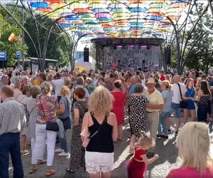 Potańcówka pod parasolami zakończyła Dni Miasta Białegostoku