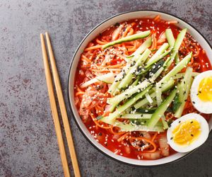 Koreański makaron na zimno. Idealny nie tylko na upalne dni