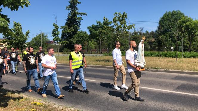 Marsz Wojowników Maryi w Rumi. Ponad 6 tys. osób przeszło ulicami miasta odmawiając różaniec 