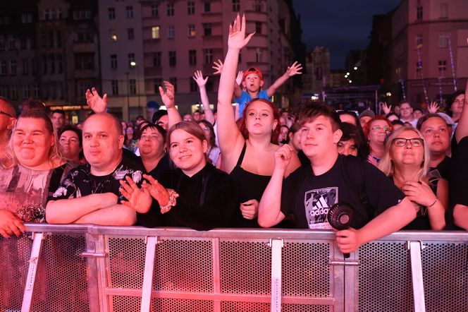Pierwszy dzień Dni Bytomia 2025 przyciągnął tłumy. Na scenie wystąpił m.in. zespół Piersi
