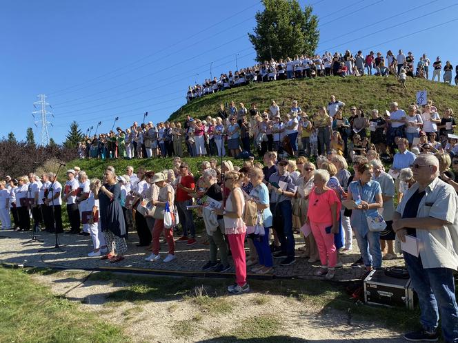 Niemal 600 osób zaśpiewało hymn Łodzi. To wyjątkowe wydarzenie na urodziny miasta