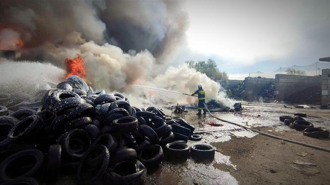 Ogromny pożar na składowisku odpadów w powiecie mińskim