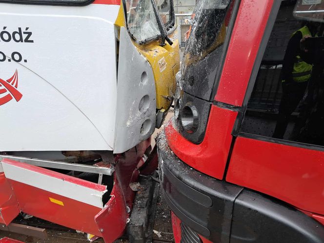 Zderzenie dwóch tramwajów w centrum Łodzi.