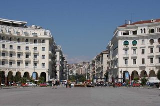 Plac Arystotelesa - główny plac miasta