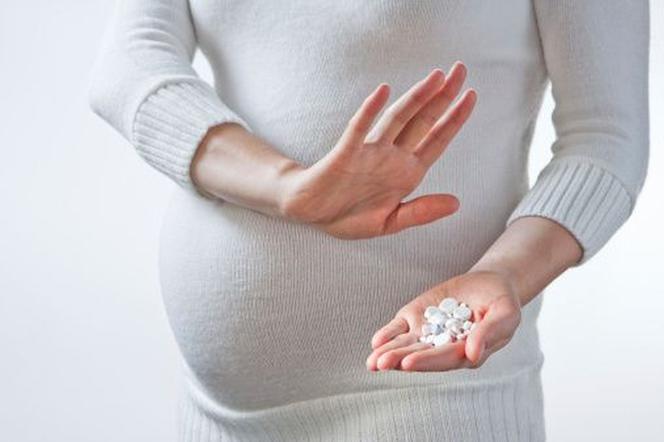 Katar w ciąży - jakie leki złagodzą dolegliwości i nie zaszkodzą dziecku?