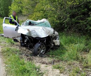 Osobowe BMW dachowało pod Mińskiem Mazowieckim. Kierowca był pijany, pasażer zginął na miejscu