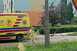 Samochód osobowy potrącił nastolatka jadącego na hulajnodze