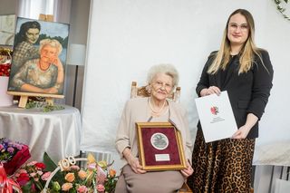 Zwiedziła pół Europy! Pani Genowefa skończyła właśnie 100 lat i czerpie z życia garściami