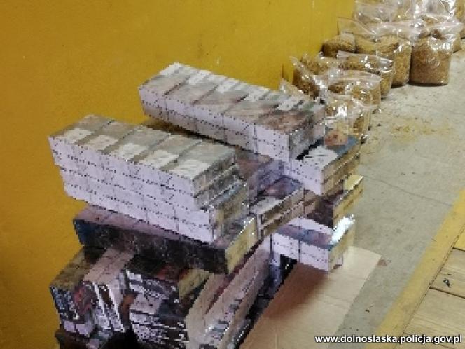 Kibole Śląska handlowali lewymi papierosami. Szokujące odkrycie w garażu