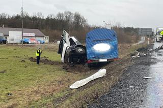 Tragiczny wypadek w Szczercowie. Kobieta zginęła w zderzeniu busa z ciężarówką