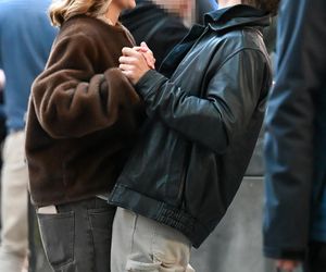 Maciej Musiał całował ukochaną na balkonie