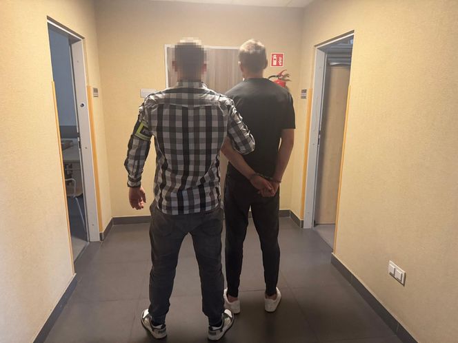 Pościg jak z filmu w Warszawie! W BMW środki odurzające i broń! Zobacz, co grozi zatrzymanej parze! 