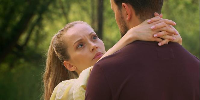 Barwy szczęścia odc. 2745. Renata (Anna Mrozowska), Marcin Kodur (Oskar Stoczyński)