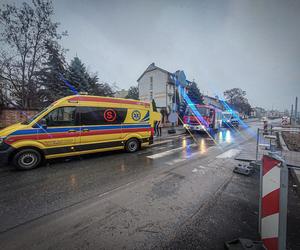 Poważny wypadek przy ul. Szosa Chełmińska w Toruniu. Kierowca potrącił rowerzystkę