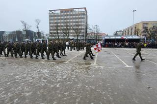 „Ja, żołnierz Wojska Polskiego…” . Ponad stu wojskowych wypowiedziało w Olsztynie słowa przysięgi [ZDJĘCIA]