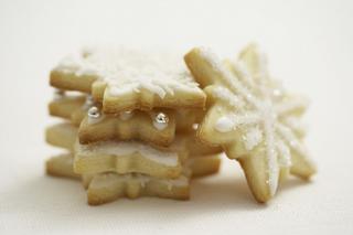 Ciasteczka świąteczne: przepis na cytrynowe gwiazdki z kremem