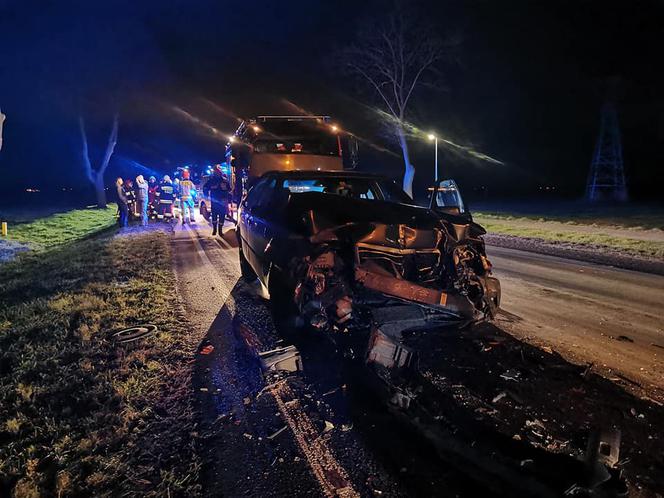 Zderzenie mercedesa z ciągnikiem