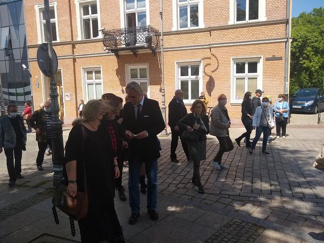 Pogrzeb Jerzego Pilcha w Kielcach. Przyjechali min. Grzegorz Turnau i Jan Nowicki	