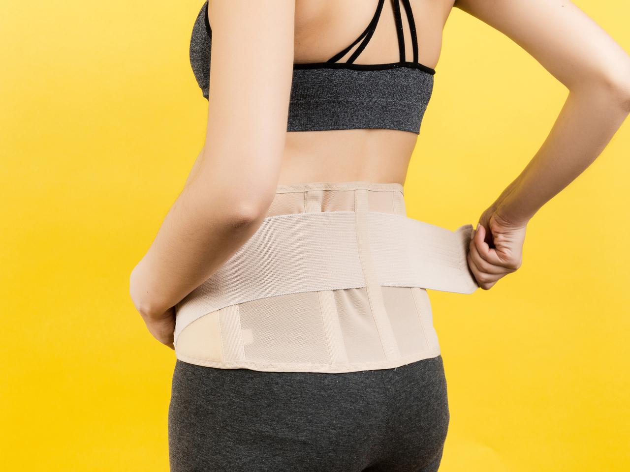 Pas poporodowy: jak działa i czy warto go nosić?