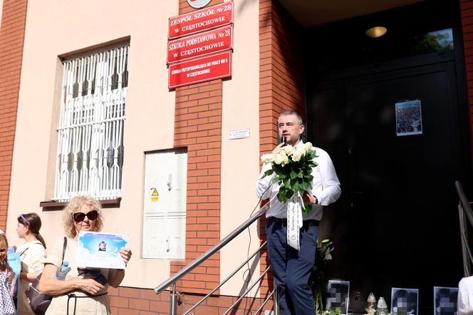 Pan Artur płakał w tracie białego marszu w Częstochowie. "Kamilek śni mi się po nocach"