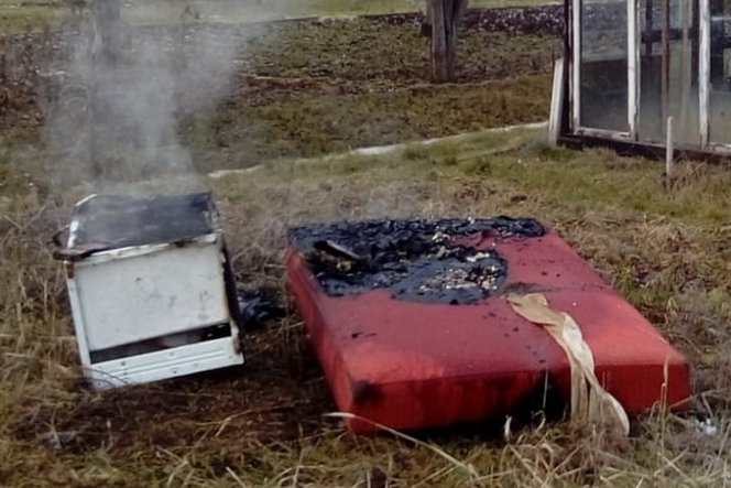 Podpalony tapczan